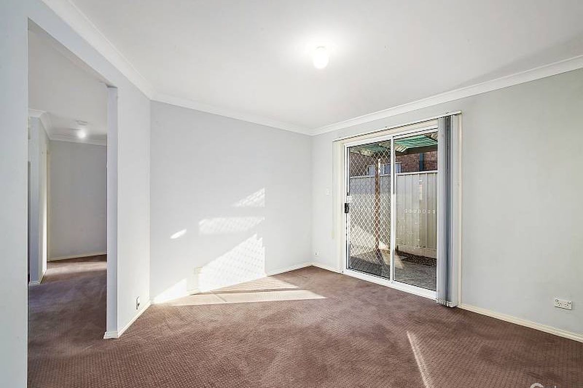 1 / 17 Gladys Manley Avenue, Kincumber