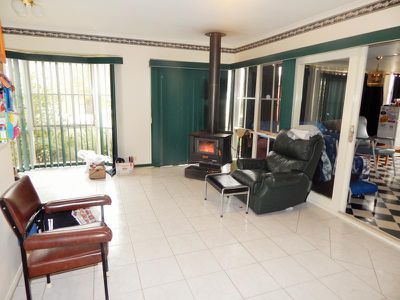 1086 Mincha-Canary Island Road, Mincha