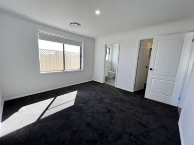 18B Lesmurdie Prade, Dubbo