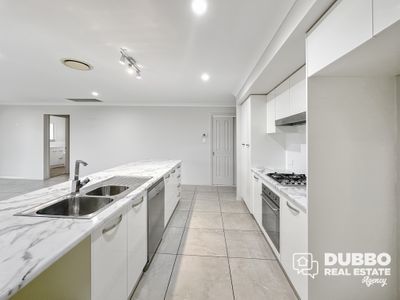 1 Apsley Crescent, Dubbo
