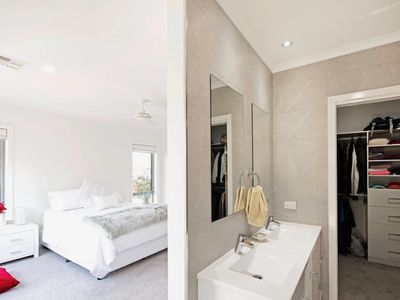 10 Angus Place, Bungendore