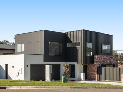 2 Leeman Court, Riverside