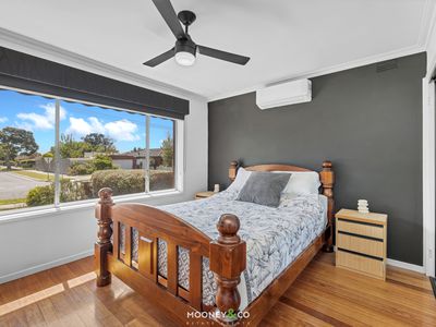 2 / 8 McLaren Avenue, Cranbourne