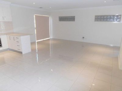 2 / 15 Hughes Crescent, Dandenong North