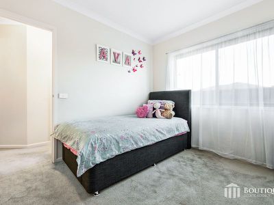 42 Kindred Avenue, Cranbourne North