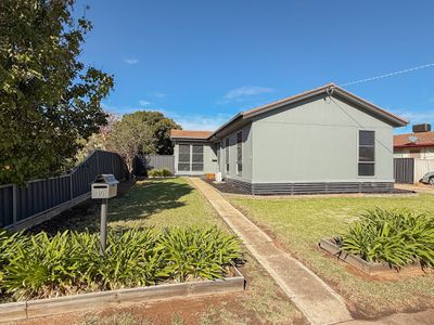 10 Harrison Crescent, Swan Hill