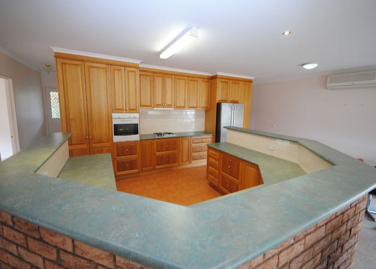 2 Manca Court, Portland