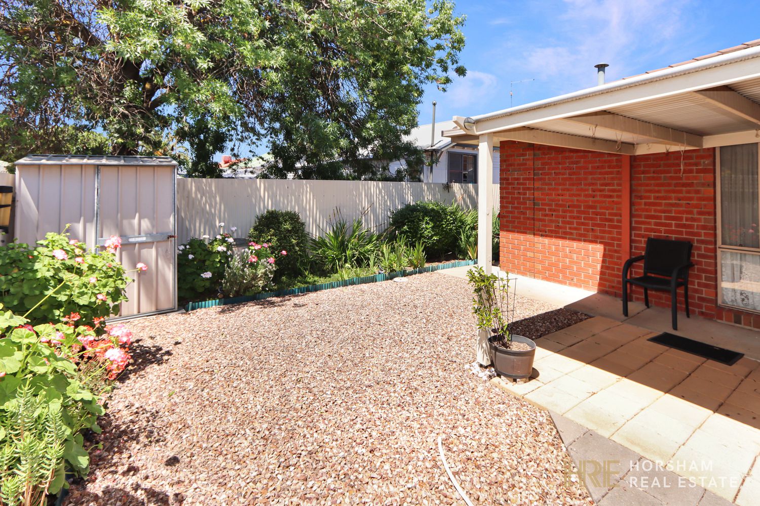 2 / 5 George Street, Horsham