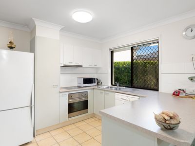 21 / 300 Cliveden Avenue, Corinda
