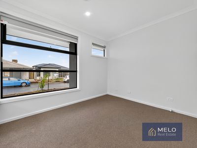 62 Woolspinner Crescent, Wyndham Vale