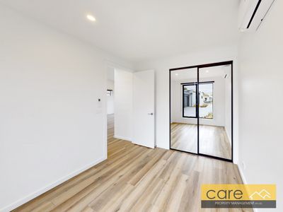 4 / 5 Maple Court, Doveton
