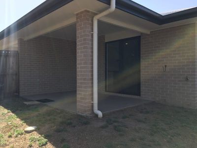 2 / 102 Bradman Way, Urangan