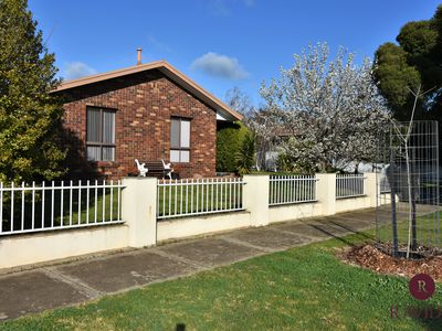 1 / 6 PELICAN COURT, Wangaratta