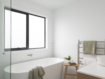 2 Leeman Court, Riverside