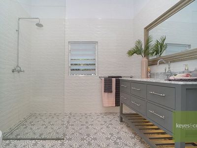 85 Stagpole Street, West End