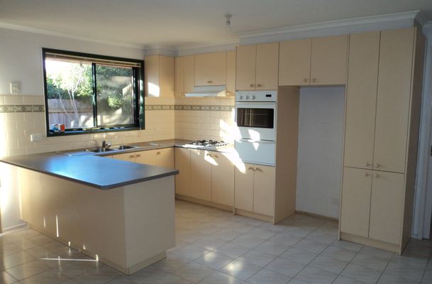 2 / 6 Springvalley Avenue, Craigieburn