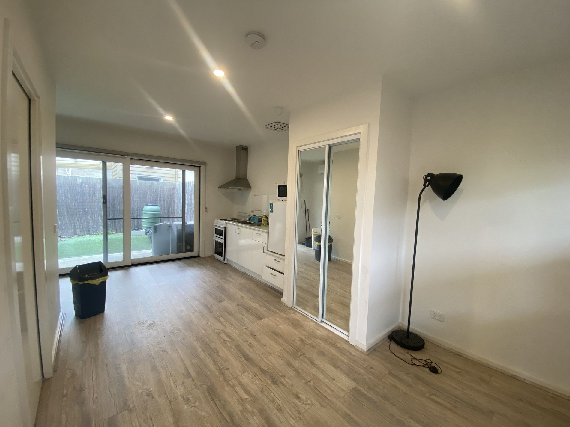 Room 10 / 98 Commercial Road, Footscray