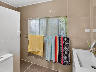 9 Bundesen Avenue, Midge Point