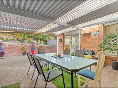 12 Paradise Avenue, Forster