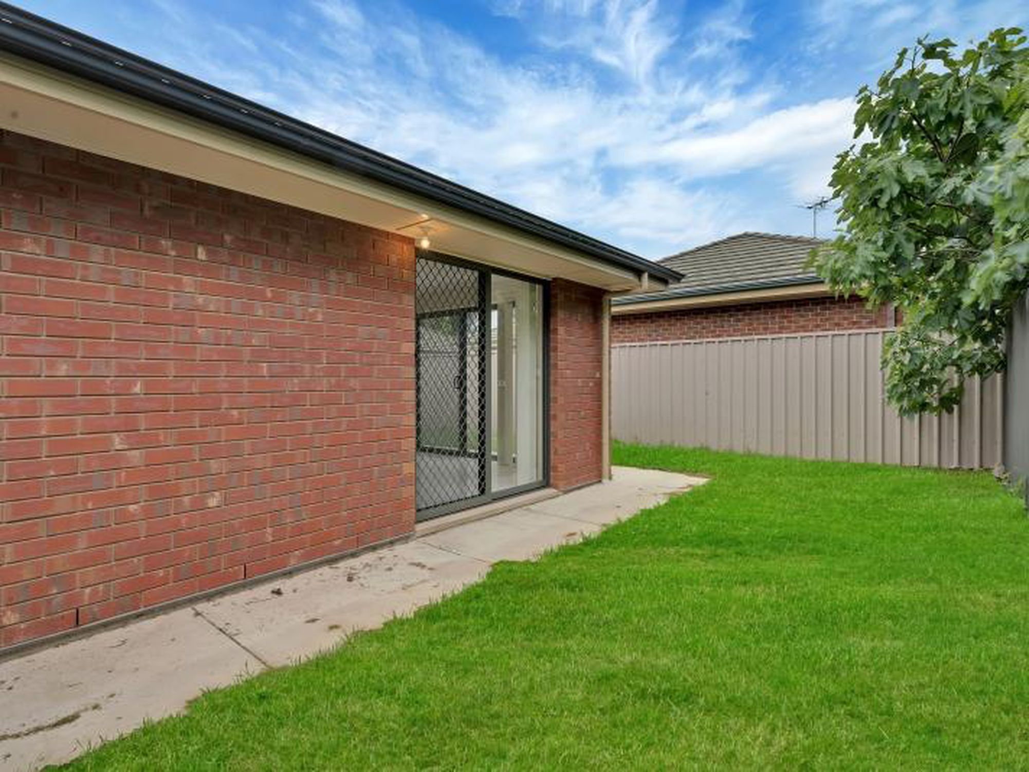 2 / 54 Trimmer Parade, Woodville West