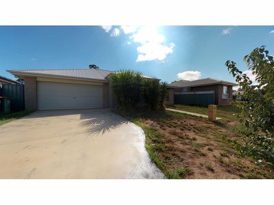 22 Dalbeattie Crescent, Dubbo
