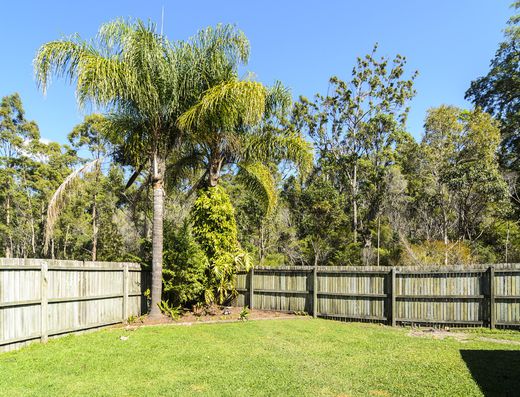 Family Home Backing Onto Bushland image 8
