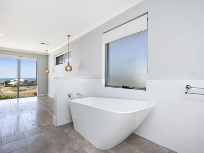 180 Lagoon Drive, Yanchep