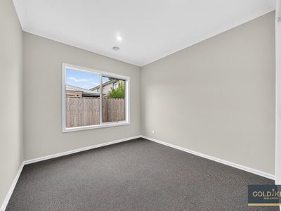 61 Sunlight Circuit, Lara