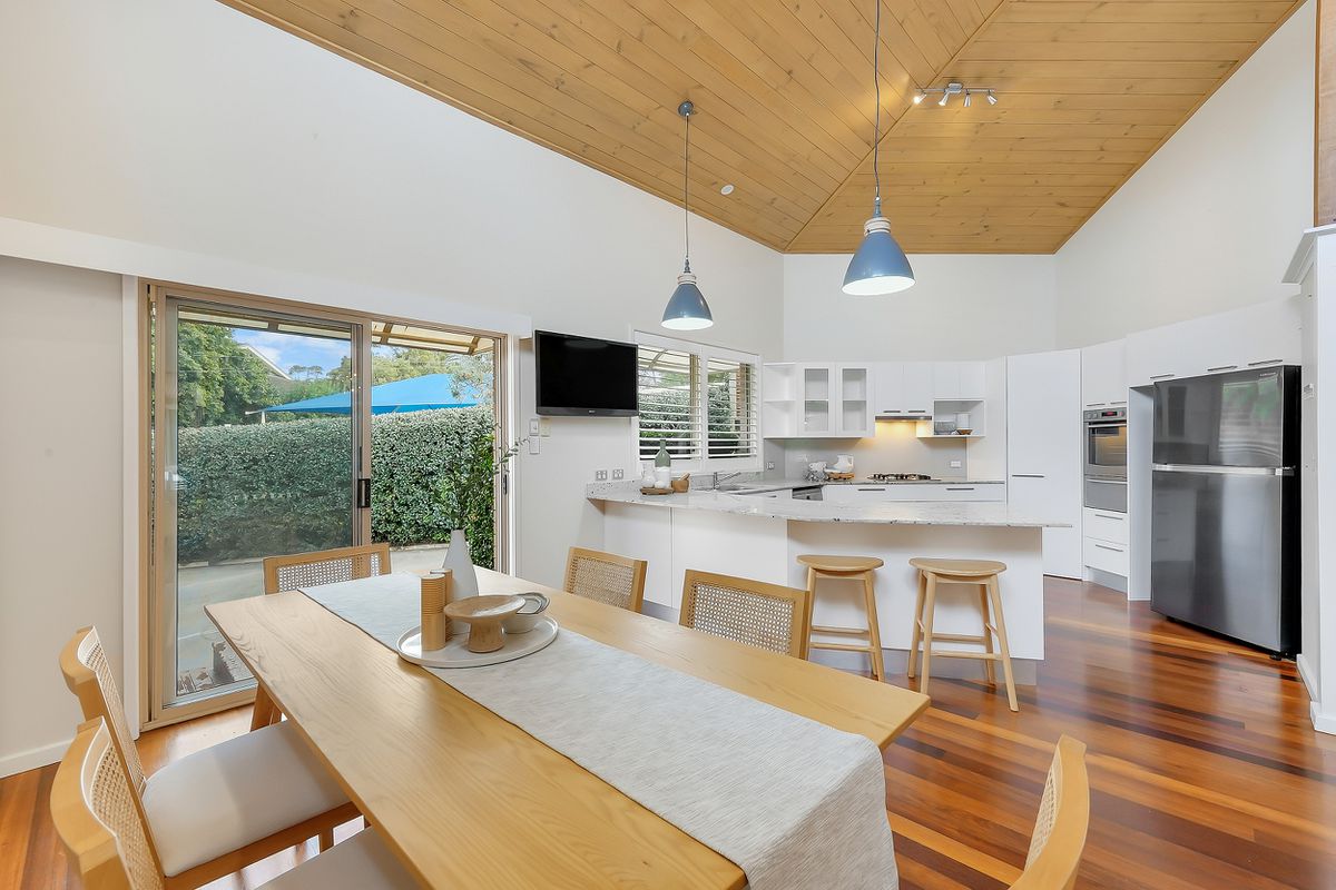 6 Robinia Parade, Springfield