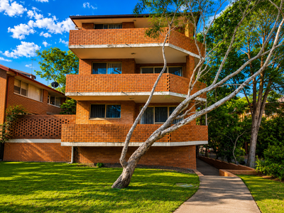 4 / 4 Railway Parade, Westmead