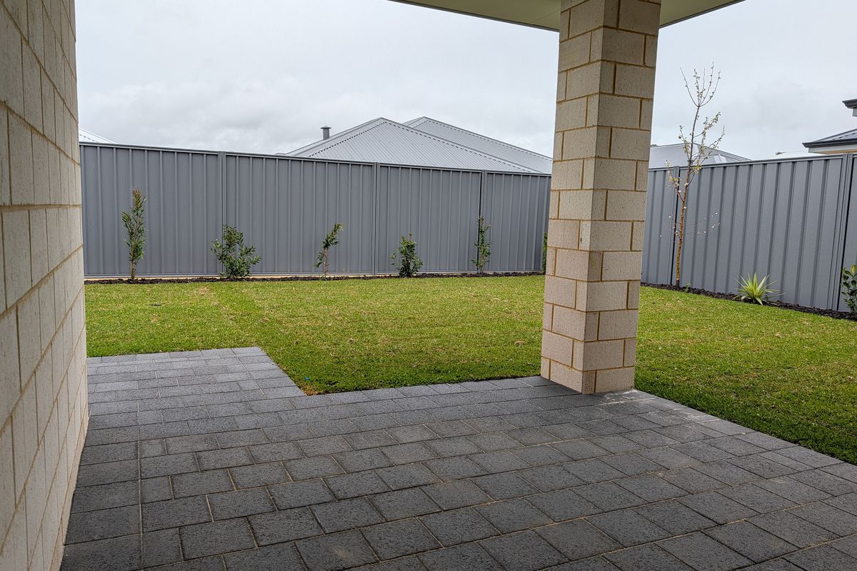 17 Stinear Street, Champion Lakes