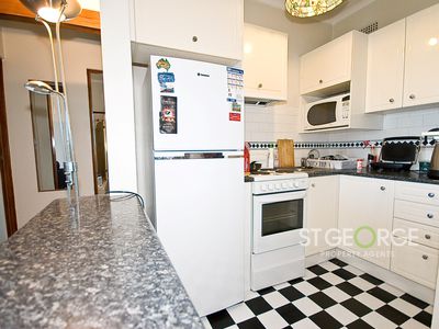 9 / 133 The Grand Parade, Brighton-le-sands