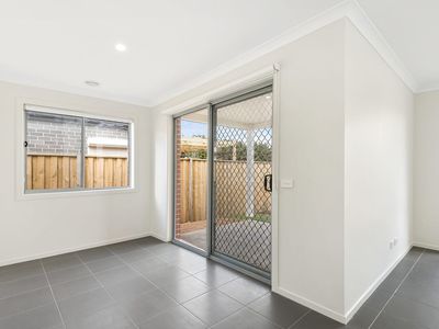 38 Straw Flower Circuit, Greenvale