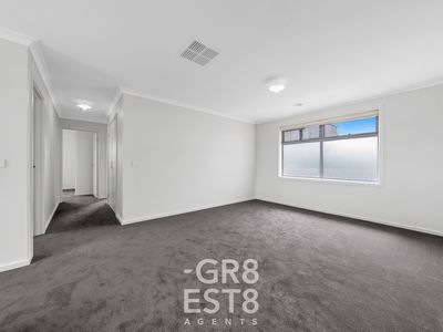 34 Kallista Circuit, Officer