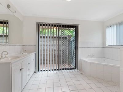 24 Toufik Street, Rochedale South