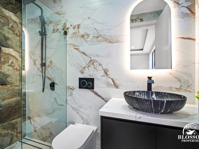 16 Sculptor Street, Box Hill