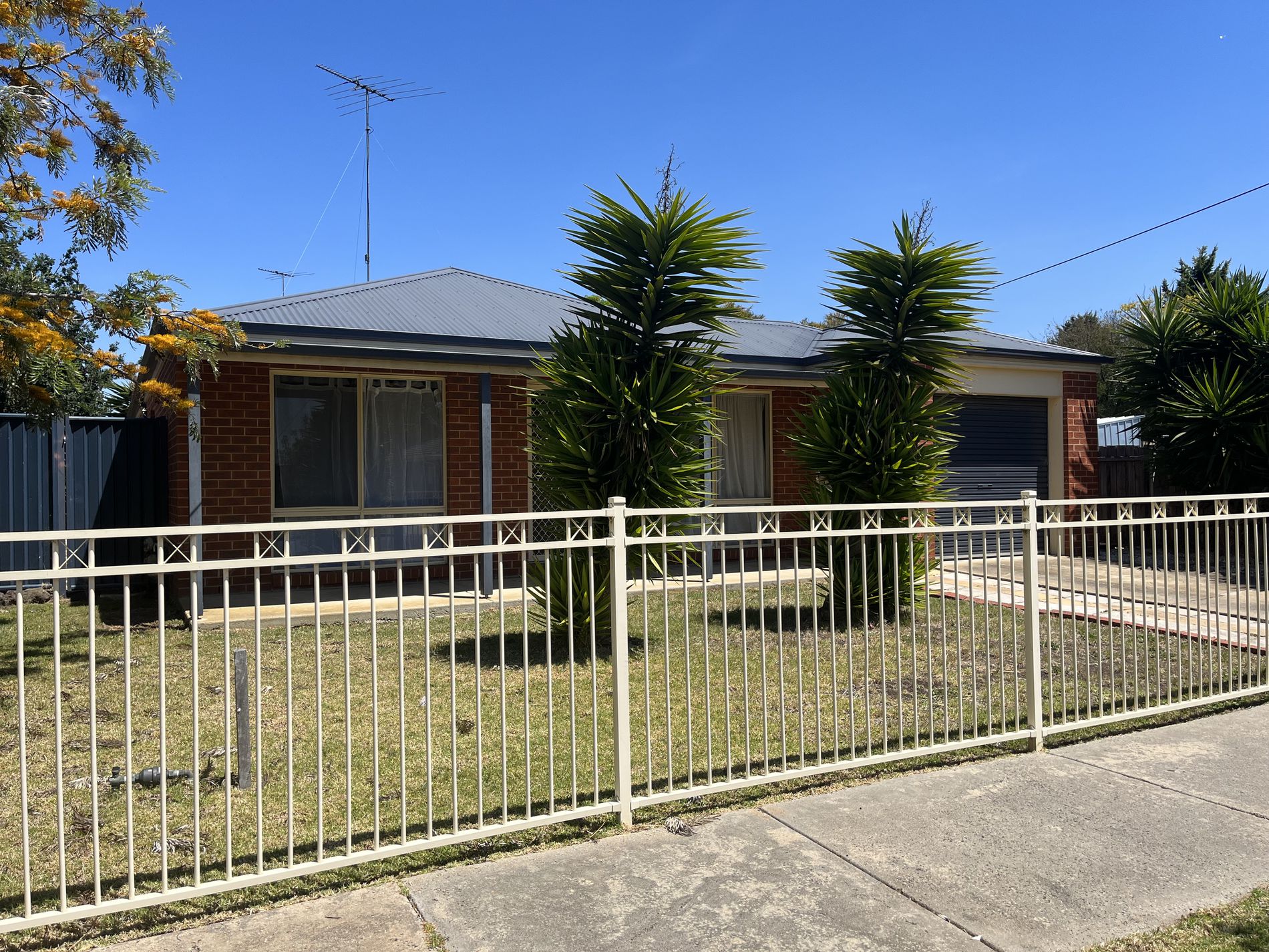 8 Elliot Court, Whittington