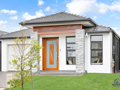 8 Rhinelander Road, Box Hill