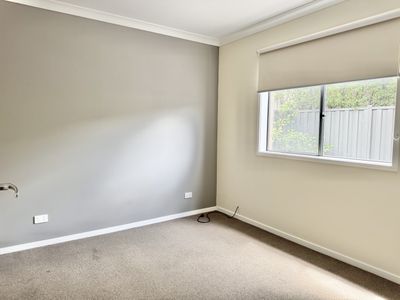 5 Lambertia Crescent, Manor Lakes