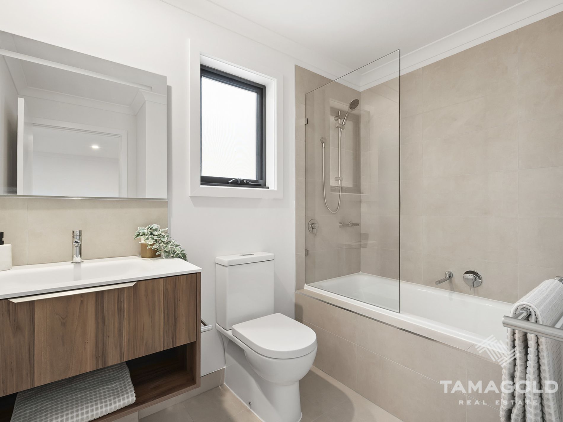 32 CRICKLEWOOD CIRCUIT, Narre Warren