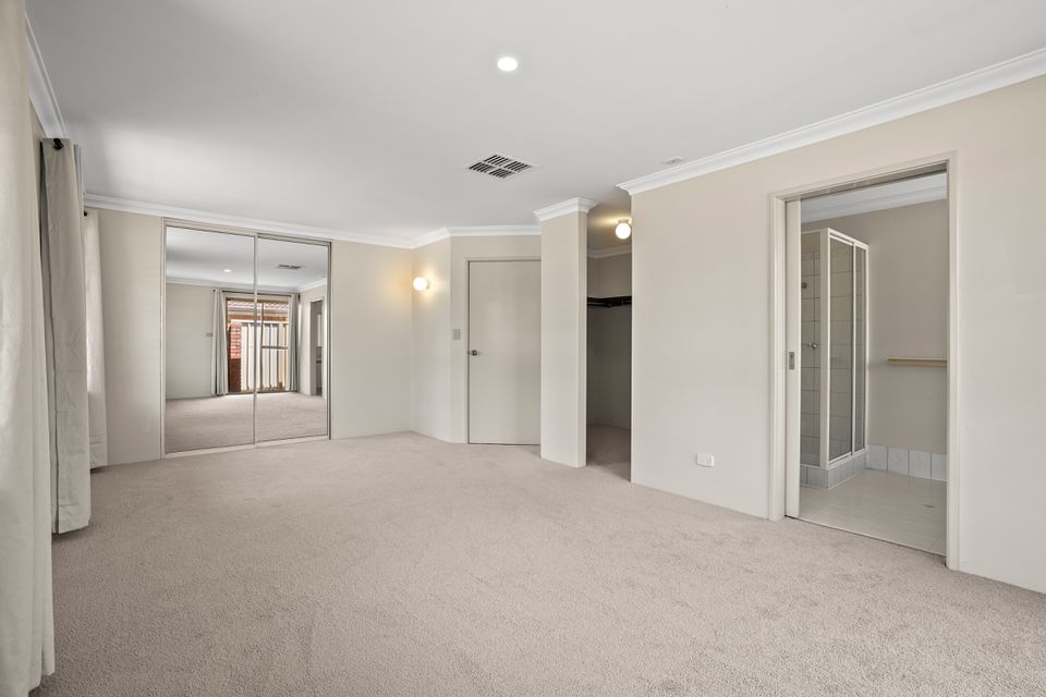 16 Frigate Close, Waikiki