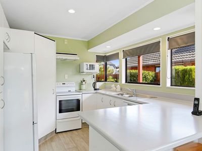 28 De Menech Grove, Avalon