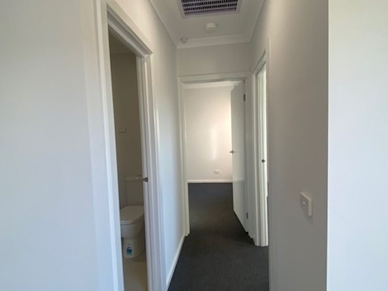 81 Madeira Dr, Truganina