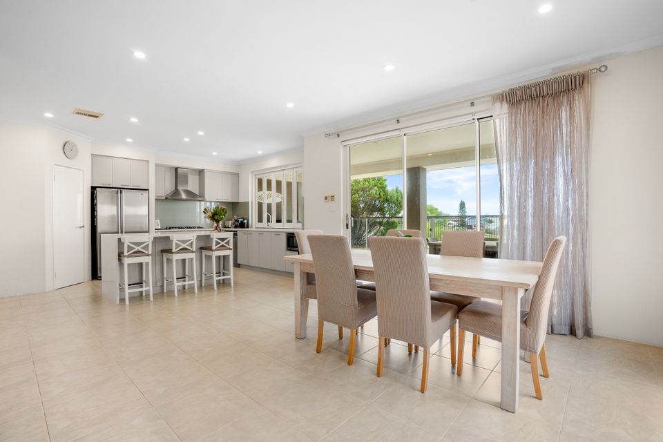 39 BROULEE LANE, Secret Harbour