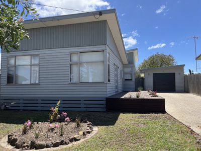 18 Autumn Street, Belmont