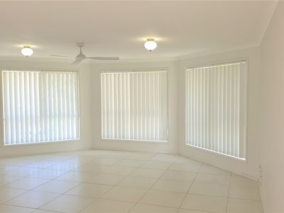 4 Desert Falls Crescent, Parkwood