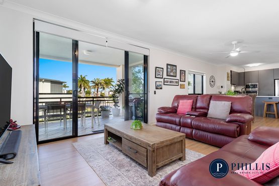 7006 Phoenix Palms Drive, Hope Island