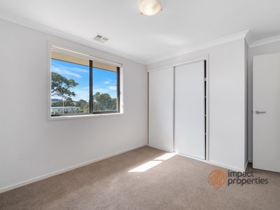 46 / 41 Lawrenson Circuit, Jacka