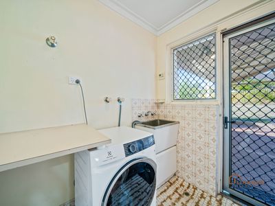 6 Parry Avenue, Bateman