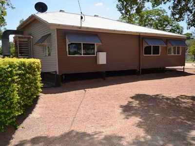 24 Wompoo Road, Longreach